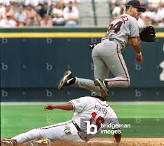 Image of GIANTS MARTINEZ COMPLETES DOUBLE PLAY OVER BRAVES HUNTER,  1999-08-08 (photo)