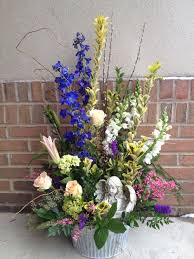 Sympathy Designs Art In Bloom Studio In 2020 Sympathy Flowers Casket Sprays European Garden
