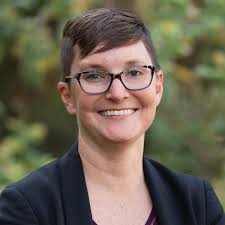 Lori Tuttle's Instagram, Twitter & Facebook