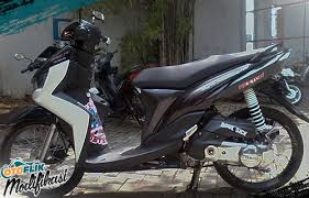 Dan pada dasarnya motor skuter matic yamaha mio ini memang terlihat keren dinamis dan juga sporty. Modifikasi Mio J Hitam