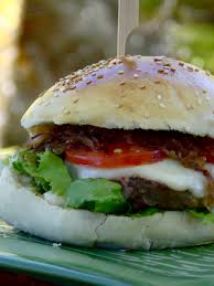 Dans un saladier, mélangez les 2 farines, le sel et le sucre. Pain A Hamburger Ultra Moelleux Patio Nnement Cuisine