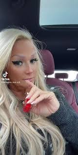 Daphne Love's Instagram, Twitter & Facebook