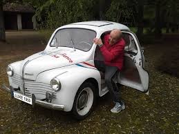 Restauration De Julie Une 4cv De Mai 1950 Etat Des Lieux En 2020 Renault Jantes Blanches Voiture Familiale