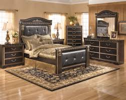 Classic Royal Bedroom Design Ideas With Antique Wooden Bed That Have Luxury Headboard And Classic Wooden Storages On The Wooden F Dekorasi Rumah Rumah Dekorasi
