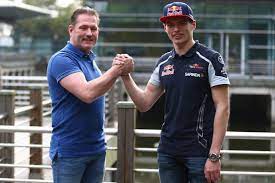 Zwar konnte bitcoin bis knapp 38.400 usd nach oben schnellen, jedoch erreichte bitcoin noch immer nicht den ersten fibonacci widerstand, welcher um die … continued der. Formel 1 Verstappen Interview Max Hat Es Leichter Als Mick Autobild De