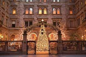 My Most Favorite Place On Earth The Ny Palace Hotel At Christmas Natal Em Nova Iorque Natal Luzes De Natal