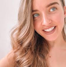 Ellie Harris's Instagram, Twitter & Facebook