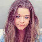 Naomi Redding's Instagram, Twitter & Facebook