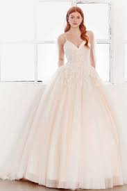Hängt euer brautkleid seit der hochzeit auch schön im kleidersack und wartet auf seine wohlverdiente reinigung? Rund Ums Brautkleid Alle Begriffe Im Uberlick
