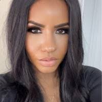 Simone Lott's Instagram, Twitter & Facebook