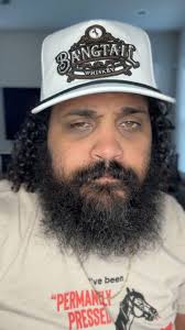 Always tryna play both sides of the fence #burntoutatbothends #HOSSNATION  🤘🏽🥃⚡️