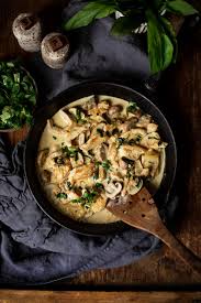 Hahnchen Geschnetzeltes Mit Champignons In Barlauch Sahnesosse Rezept Champignon Geschnetzeltes Geschnetzeltes Rezept Geschnetzeltes