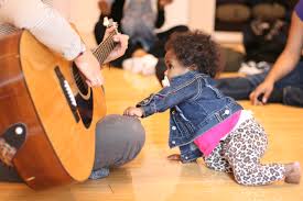 Discover the groovy baby music difference! Music For Tots Baby Fingers