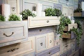 Kleine antiquitäten sind für die nostalgische signatur beliebt. Schrank Verschonern So Dekorieren Sie Langweilige Schranke