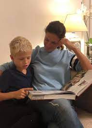 Erőss monikát, varga judit igazságügyi miniszter anyósát az országos bírósági hivatal elnökhelyettesének. Varga Judit Koszonet A Rengeteg Jokivansagert Tanacsert Facebook