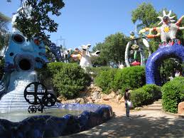 Der Sogenannte Tarot Garten Il Giardino Dei Tarocchi Ist Ein Von Der Kuntlerin Niki De Saint Phalle Gestalteter Skulpturenpark Ca 50 Km Von Farnese Entfernt