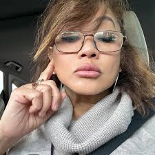 Naglagay ng mga krus sa mass graves sa Tacloban ang mga kaibigan at pamilya  ng mga biktima ng Yolanda kahit di nila alam kung saan talaga banda  nalibing ang kanilang mga mahal