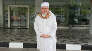 Ia juga berdoa semoga amal ibadah zulkarnain diterima allah swt, dan keluarga yang ditinggalkan diberikan. Hitwwwdm8sebsm