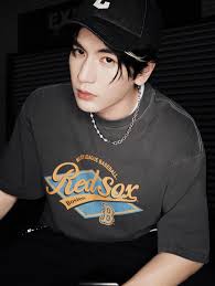 2025Mar21 MLB Brand Official Microblog weibo update #MLBRetroTEEHall Flash,  direct shooting of the streets to reproduce the retro summer #MLB fashion  brand spokesperson Zhang Linghe @张凌赫z ﻿#MLB﻿ #thefuturecanbeexpected  #ZhangLinghe #ZLH ...