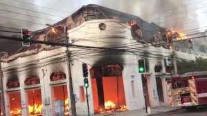 Violento Incendio Consume Al Menos 15 Locales De Una Galeria En Talca Meganoticias