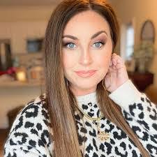 Jessica Osborn's Instagram, Twitter & Facebook