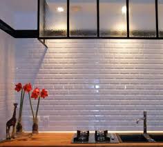 Le Carrelage Blanc Brillant Une Decoration Murale Parfaite Archzine Fr Carrelage Metro Cuisine Carreaux Metro Carrelage Cuisine