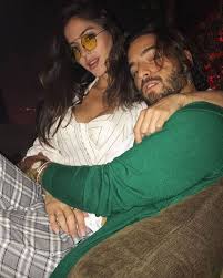 Los Secretos No Contados De Maluma Vida Y Obra Del Popular Cantante Maluma Maluma Cantante Maluma Y Su Novia