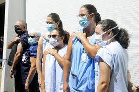 Além de pessoas portadoras de comorbidades, que já começaram a ser imunizadas na capital, a lista de prioridades inclui uma série de categorias profissionais. G1 Prazo Para Profissionais De Saude Agendarem Vacinacao Contra Covid Acaba Nesta Terca No Df Sindate Df