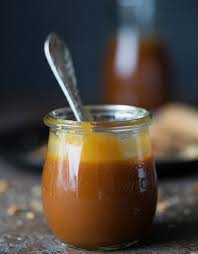 Sahnige Karamell Sosse Selber Machen Salted Caramel Sauce Zimtkeks Und Apfeltarte Rezept In 2020 Sosse Selber Machen Zimt Kekse Zimtkekse