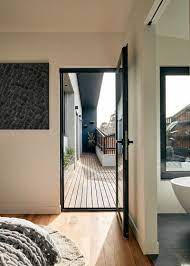Star Architecture Have Designed A Home With A Wood Screen Facade Modern Master Bedroom House With Balcony New Modern House