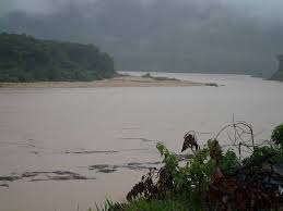 Paras air sungai meningkat di jambatan baharu pulau setelu di gua musang pada rabu. Tiga Sungai Utama Di Kelantan Catat Paras Berjaga Jaga