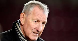 Leah Stiles, a US Navy veteran and Entrepreneurship Bootcamp for Veterans  (EBV) graduate, founded Sea Waves, a nonprofit dedicated to supporting  military families dealing with eating disorders.