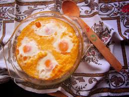 Se pune la prajit slanina taiata feliute sau sunca aprox. Taci Si Inghite Mamaliga La Cuptor Cu Ou Si Branza ReÅ£ete Rapide Usoare Si Delicioase Aventurile Noastre Culinare