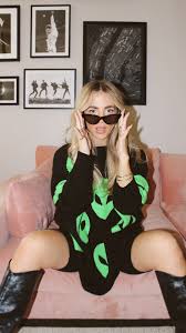 Oversized Alien Knit in Black