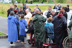 Suveranul pontif a fost întâmpinat cu imnul papal şi cu un vechi imn secuiesc. La Orden De Malta Activa Su Dispositivo De Primeros Auxilios Durante La Visita Del Papa Francisco A Rumania Order Of Malta