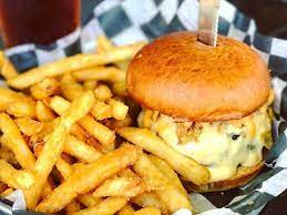 13 Best Restaurants In Virginia Beach To Eat At Now