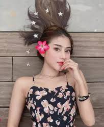 6 Wanita Cantik Yang Pernah Jadi Asisten Sule Di Ini Talkshow