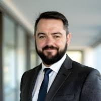 100+ perfiles de «Cawood»