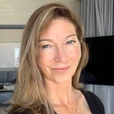 Amy Logan Holmes (@amyloganholmes)