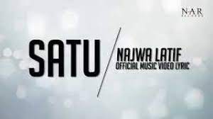 Kamu terlalu sempurna,di hatiku,dan kamu,kamu memberi ku bahagia,di hariku o.maafkan aku, yang tak pernah sedar, ikhlasnya cintamu padaku. Lirik Lagu Satu Najwa Latif
