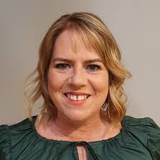 Lisa Passmore's Instagram, Twitter & Facebook