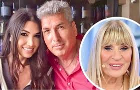 Deborah Cellini, sorella di Mia del Grande fratello 13: "Dietro le risate  il dolore per papà"