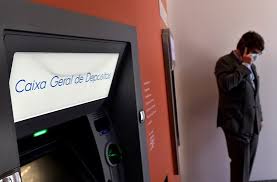 Também minimizou as torturas e mortes durante a ditadura militar e, para ilustrar, chegou a cantar o jingle pra frente brasil da copa do mundo fifa de 1970, período em que o país estava sob aquele regime. Bgxn2t Etk5blm