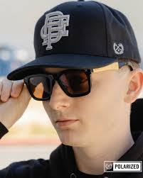 Derick Mack's Instagram, Twitter & Facebook