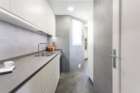 Ya sea para revestir las paredes, para las encimeras, el suelo o para algunos barra lateral de mármol para la cocina blanca y gris. Cocina Blanca Sin Tirador Reformas De Cocinas En Barcelona Lautoka Urbana
