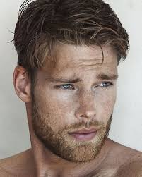 Les hommes plus âgés à la recherche de coiffures originales peuvent se sentir limités dans le vous avez 50 ans ou plus, vous recherchez les meilleures coiffures pour hommes de votre age, mais. Coiffure Homme 2021 Les Coupes De Cheveux Pour Homme Qui Font Craquer Les Filles