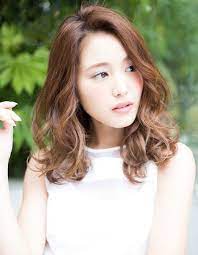 かきあげバング鎖骨ミディパーマ hi 185 ヘアカタログ 髪型 ヘアスタイル afloat アフロート 表参道 銀座 名古屋の美容室 美容院 ミディアム パーマ 前髪なし ミディアム パーマ 前髪なし ロングウェーブヘア ロング パーマ 前髪なし