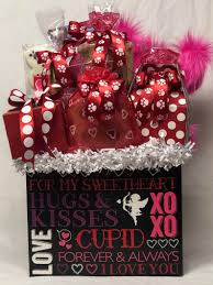 4.8 out of 5 stars 36. Bow Wow Hugs Kisses Valentine S Day Dog Luxury Gift Basket Pampered Paw Gifts