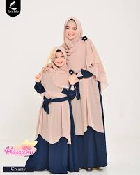 Baju couple sering menjadi pilihan untuk menunjukkan kekompakan sebuah keluarga dan biasanya digunakan untuk menghadiri acara formal maupun acara santai. Model Baju Couple Lebaran Terbaru Dan Terbaik Tahun 2021 Model Baju Terbaru