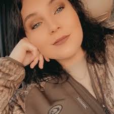 Stephanie Coghlan's Instagram, Twitter & Facebook